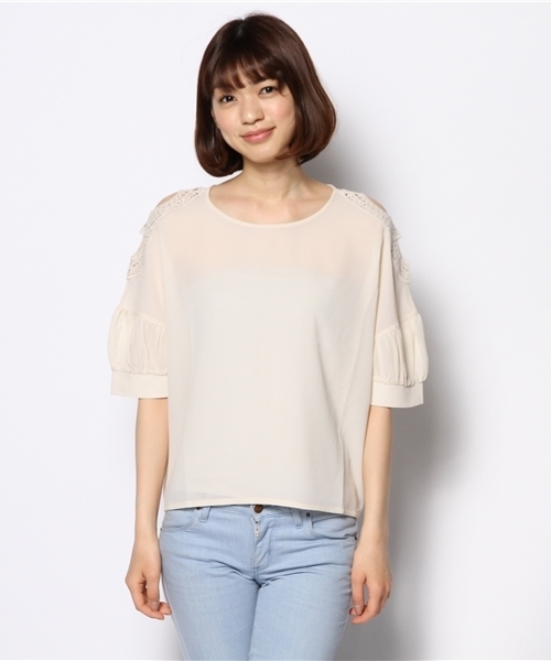 mystic(ミスティック)の「肩レースパフブラウス(シャツ/ブラウス・レディース・オフホワイト/ブルー/レッド/ベージュ/ブラック・フリ-)」の6枚目の写真