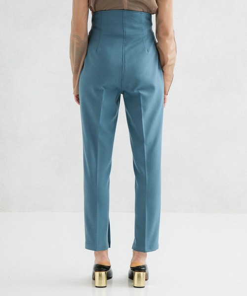 UNITED TOKYO（ユナイテッドトウキョウ）の「カマ―ベルトスキニーパンツ（スラックス・レディース・ブラウン/ブラック/ブルー・1/2）」の14枚目の写真