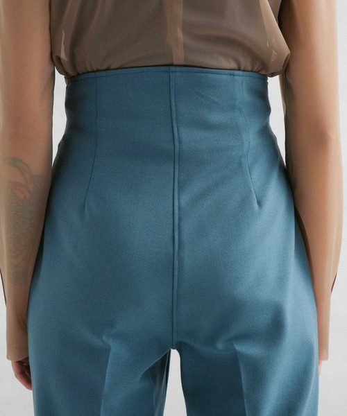 UNITED TOKYO（ユナイテッドトウキョウ）の「カマ―ベルトスキニーパンツ（スラックス・レディース・ブラウン/ブラック/ブルー・1/2）」の17枚目の写真