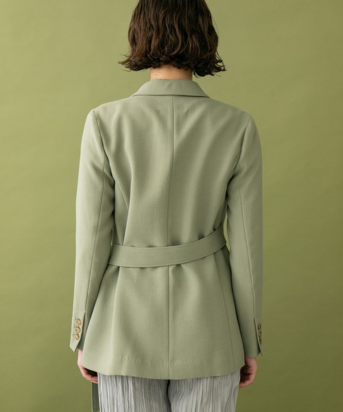 UNITED TOKYO（ユナイテッドトウキョウ）の「バックサテンアシメジャケット（テーラードジャケット・レディース・ベージュ/カーキ・0）」の16枚目の写真