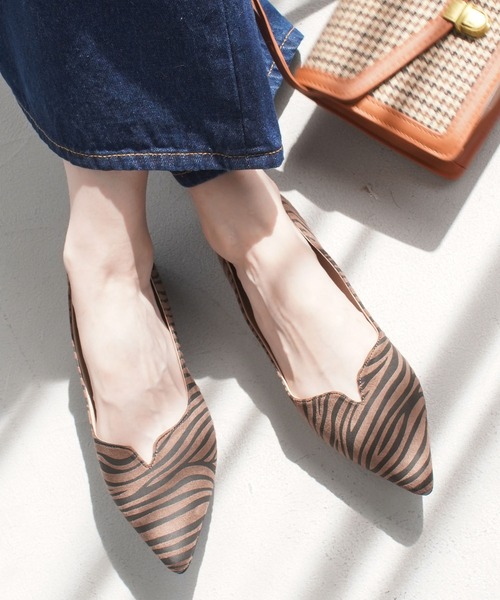 AmiAmi(アミアミ)の「Vカットポインテッドトゥフラットパンプス(パンプス・レディース・ブラック/アイボリー/グレイッシュベージュ/イエロー系その他/パイソン/ゼブラ/ライトグレー/ブラック系その他/シャンパン/モカ/ブラック系その他2/ブルー系その他/アニマル/グリーン系その他/シルバー/ベージュ/シルバーグレー/ブラウン系その他/ベージュ系その他/ブラック系その他3/ベージュ系その他2/ライトグリーン/ベージュ系その他3/ブロンズ/ゴールド系その他/ブラック系その他4/ワイン/ホワイト系その他・35/39/38/37/36/34/40/41)」の12枚目の写真