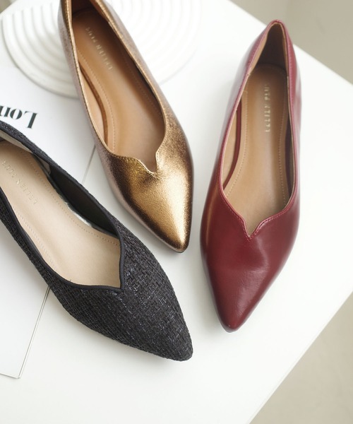 AmiAmi(アミアミ)の「Vカットポインテッドトゥフラットパンプス(パンプス・レディース・ブラック/アイボリー/グレイッシュベージュ/イエロー系その他/パイソン/ゼブラ/ライトグレー/ブラック系その他/シャンパン/モカ/ブラック系その他2/ブルー系その他/アニマル/グリーン系その他/シルバー/ベージュ/シルバーグレー/ブラウン系その他/ベージュ系その他/ブラック系その他3/ベージュ系その他2/ライトグリーン/ベージュ系その他3/ブロンズ/ゴールド系その他/ブラック系その他4/ワイン/ホワイト系その他・35/39/38/37/36/34/40/41)」の22枚目の写真