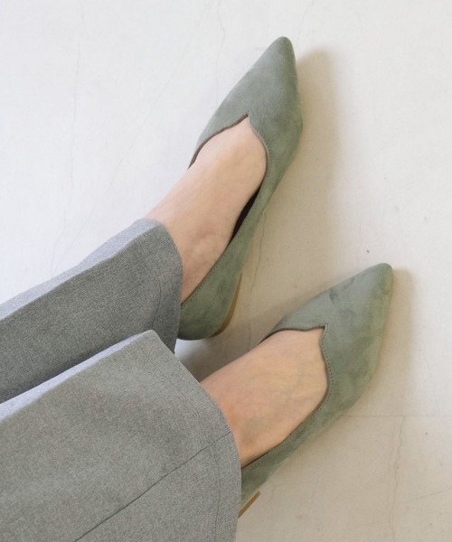 AmiAmi(アミアミ)の「Vカットポインテッドトゥフラットパンプス(パンプス・レディース・ブラック/アイボリー/グレイッシュベージュ/イエロー系その他/パイソン/ゼブラ/ライトグレー/ブラック系その他/シャンパン/モカ/ブラック系その他2/ブルー系その他/アニマル/グリーン系その他/シルバー/ベージュ/シルバーグレー/ブラウン系その他/ベージュ系その他/ブラック系その他3/ベージュ系その他2/ライトグリーン/ベージュ系その他3/ブロンズ/ゴールド系その他/ブラック系その他4/ワイン/ホワイト系その他・35/39/38/37/36/34/40/41)」の18枚目の写真