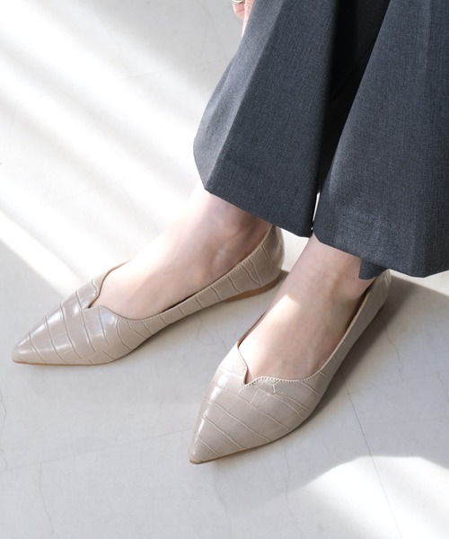 Vカットポインテッドトゥフラットパンプス（パンプス）｜AmiAmi