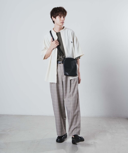 WEGO（ウィゴー）の「WEGO/フェイクレザーフラットショルダーバッグ（ショルダーバッグ・メンズ・ブラック/ブラック系その他・FREE）」の5枚目の写真