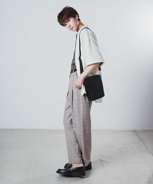 WEGO（ウィゴー）の「WEGO/フェイクレザーフラットショルダーバッグ（ショルダーバッグ・メンズ・ブラック/ブラック系その他・FREE）」の6枚目の写真