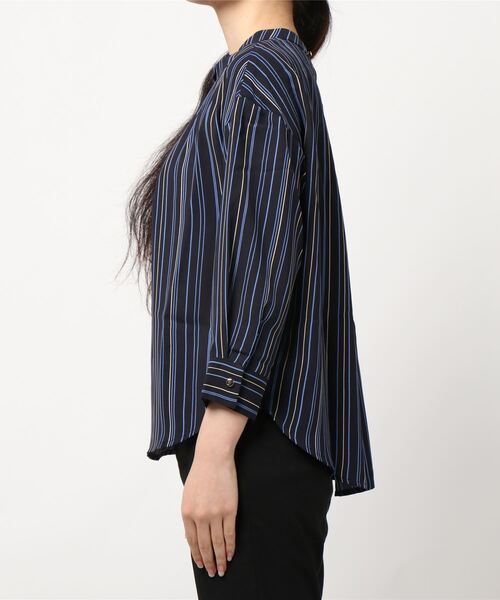 BELLUNA（ベルーナ）の「ジョーゼット素材ボウタイデザインブラウス（シャツ/ブラウス・レディース・ネイビー/オフホワイト/アイボリー/ネイビー×ホワイト・MEDIUM/LARGE/X-LARGE）」の11枚目の写真