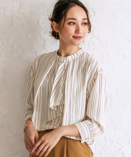 BELLUNA（ベルーナ）の「ジョーゼット素材ボウタイデザインブラウス（シャツ/ブラウス・レディース・ネイビー/オフホワイト/アイボリー/ネイビー×ホワイト・MEDIUM/LARGE/X-LARGE）」の3枚目の写真