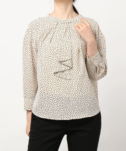 BELLUNA（ベルーナ）の「ジョーゼット素材ボウタイデザインブラウス（シャツ/ブラウス・レディース・ネイビー/オフホワイト/アイボリー/ネイビー×ホワイト・MEDIUM/LARGE/X-LARGE）」の13枚目の写真
