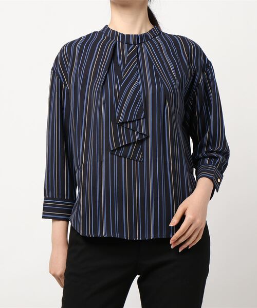 BELLUNA（ベルーナ）の「ジョーゼット素材ボウタイデザインブラウス（シャツ/ブラウス・レディース・ネイビー/オフホワイト/アイボリー/ネイビー×ホワイト・MEDIUM/LARGE/X-LARGE）」の14枚目の写真