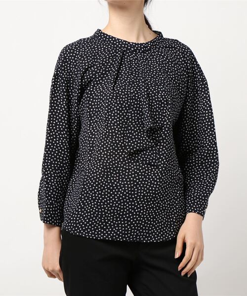 BELLUNA（ベルーナ）の「ジョーゼット素材ボウタイデザインブラウス（シャツ/ブラウス・レディース・ネイビー/オフホワイト/アイボリー/ネイビー×ホワイト・MEDIUM/LARGE/X-LARGE）」の15枚目の写真