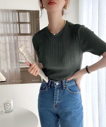 上品な光沢感。ミニプリーツ半袖シアー素材Tシャツ