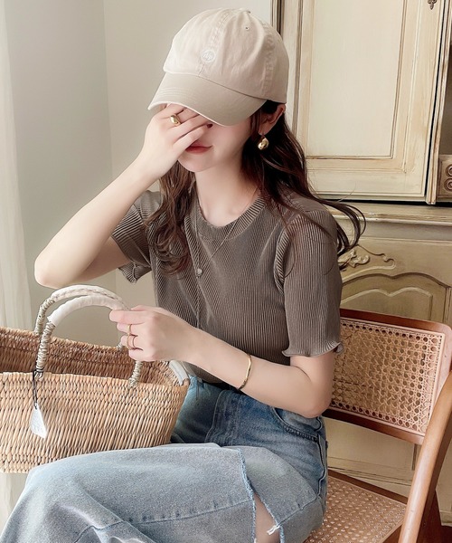 classicalelf（クラシカルエルフ）の「上品な光沢感。ミニプリーツ半袖シアー素材Tシャツ（Tシャツ/カットソー・レディース・ブラック/カーキ/ブルー/モカ/ホワイト系その他/グレイッシュベージュ・MEDIUM/LARGE/X-LARGE）」の21枚目の写真