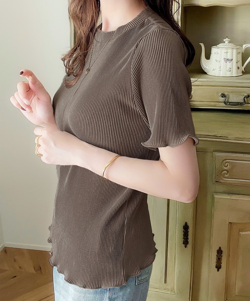 classicalelf（クラシカルエルフ）の「上品な光沢感。ミニプリーツ半袖シアー素材Tシャツ（Tシャツ/カットソー・レディース・ブラック/カーキ/ブルー/モカ/ホワイト系その他/グレイッシュベージュ・MEDIUM/LARGE/X-LARGE）」の22枚目の写真