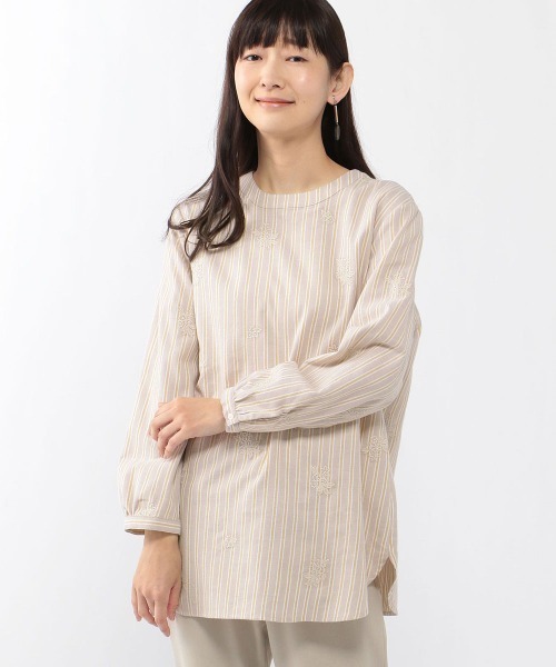DECOY SINCE 1981(デコイシンスイチキュウハチイチ)の「オーガニックコットンシャンブレー刺繍シャツ(シャツ/ブラウス・レディース・イエロー/ネイビー/モカ/ベージュ・11号/13号/9号)」の3枚目の写真