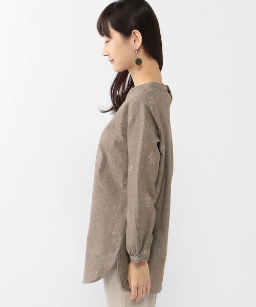 DECOY SINCE 1981(デコイシンスイチキュウハチイチ)の「オーガニックコットンシャンブレー刺繍シャツ(シャツ/ブラウス・レディース・イエロー/ネイビー/モカ/ベージュ・11号/13号/9号)」の5枚目の写真
