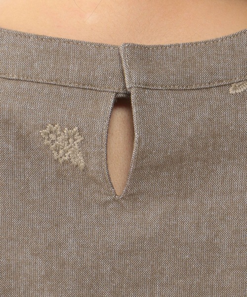 DECOY SINCE 1981(デコイシンスイチキュウハチイチ)の「オーガニックコットンシャンブレー刺繍シャツ(シャツ/ブラウス・レディース・イエロー/ネイビー/モカ/ベージュ・11号/13号/9号)」の8枚目の写真
