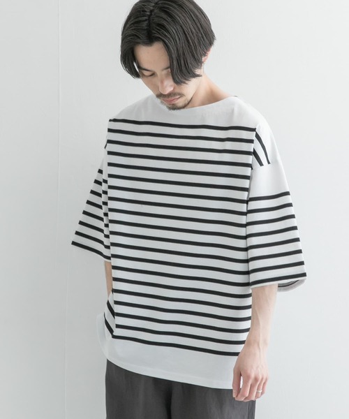 URBAN RESEARCH（アーバンリサーチ）の「リラックスボートネックボーダーショートスリーブ（Tシャツ/カットソー・メンズ・ブラック系その他/ホワイト系その他/ブルー系その他・MEDIUM/LARGE）」の2枚目の写真