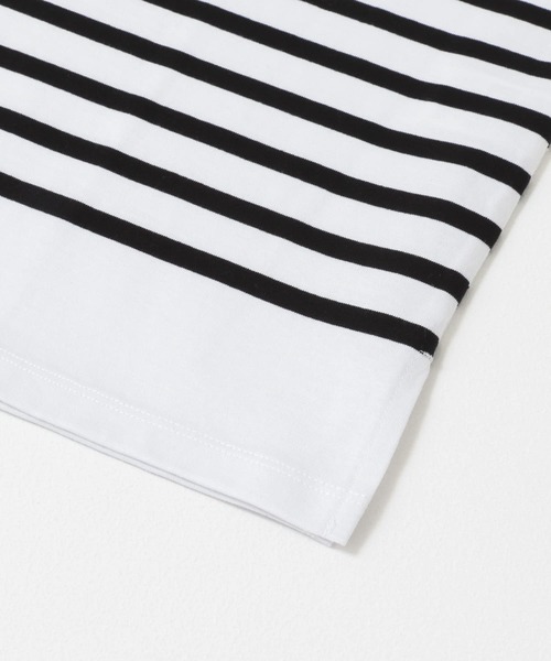 URBAN RESEARCH（アーバンリサーチ）の「リラックスボートネックボーダーショートスリーブ（Tシャツ/カットソー・メンズ・ブラック系その他/ホワイト系その他/ブルー系その他・MEDIUM/LARGE）」の13枚目の写真