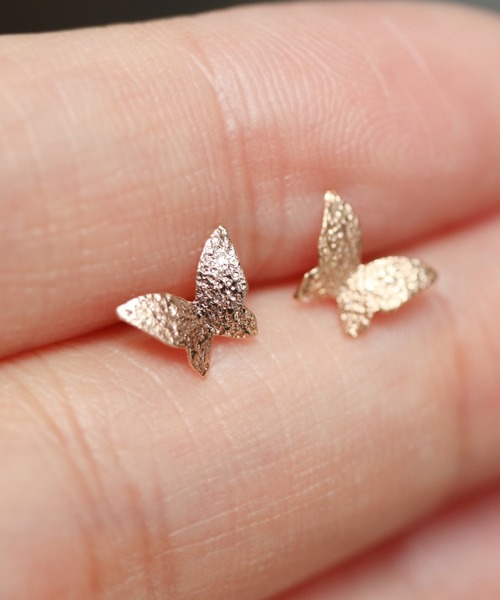 cui-cui（キュイキュイ）の「ゴールド バタフライ ピアス | K10YG（ピアス（両耳用）・レディース・イエローゴールド/ゴールド・FREE）」の8枚目の写真