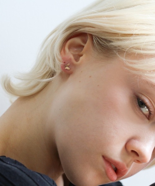 cui-cui（キュイキュイ）の「ゴールド バタフライ ピアス | K10YG