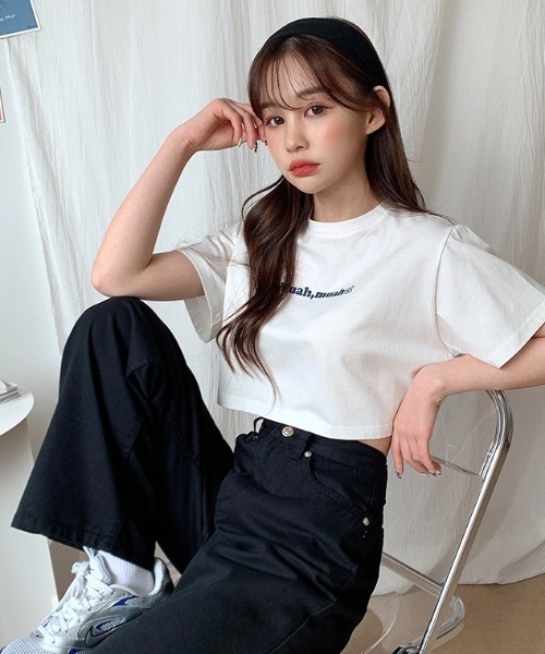 muahmuah（ムーアムーア）の「『muah muah/ムーアムーア』MUAH GRAPHIC CROP T-SHIRT/ムーアムーアグラフィッククロップド 半袖Tシャツ（Tシャツ/カットソー・レディース・ブラック/ライトグレー/ホワイト/ライトブルー・FREE）」の7枚目の写真