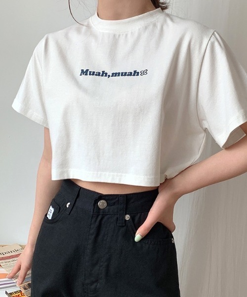 muahmuah（ムーアムーア）の「『muah muah/ムーアムーア』MUAH GRAPHIC CROP T-SHIRT/ムーアムーアグラフィッククロップド 半袖Tシャツ（Tシャツ/カットソー・レディース・ブラック/ライトグレー/ホワイト/ライトブルー・FREE）」の8枚目の写真