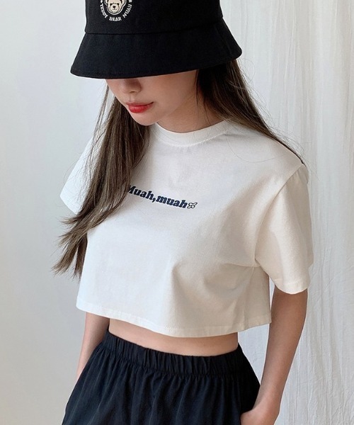 muahmuah（ムーアムーア）の「『muah muah/ムーアムーア』MUAH GRAPHIC CROP T-SHIRT/ムーアムーアグラフィッククロップド 半袖Tシャツ（Tシャツ/カットソー・レディース・ブラック/ライトグレー/ホワイト/ライトブルー・FREE）」の10枚目の写真