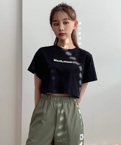 muahmuah（ムーアムーア）の「『muah muah/ムーアムーア』MUAH GRAPHIC CROP T-SHIRT/ムーアムーアグラフィッククロップド 半袖Tシャツ（Tシャツ/カットソー・レディース・ブラック/ライトグレー/ホワイト/ライトブルー・FREE）」の13枚目の写真