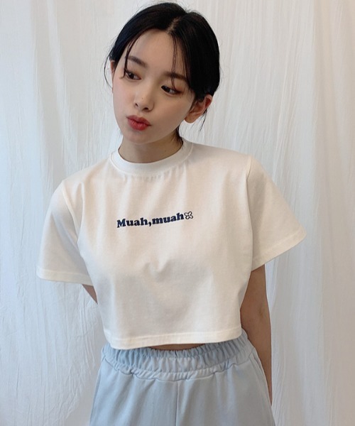 muahmuah（ムーアムーア）の「『muah muah/ムーアムーア』MUAH GRAPHIC CROP T-SHIRT/ムーアムーアグラフィッククロップド 半袖Tシャツ（Tシャツ/カットソー・レディース・ブラック/ライトグレー/ホワイト/ライトブルー・FREE）」の11枚目の写真