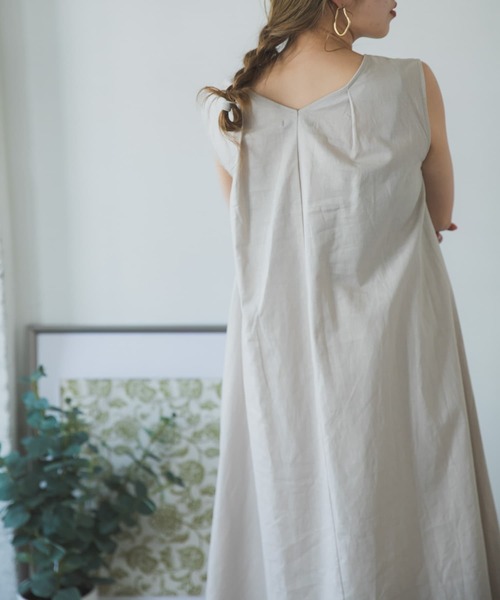 ITEMS URBANRESEARCH（アイテムズ アーバンリサーチ）の「綿麻テントラインワンピース（ワンピース・レディース・チャコールグレー/ベージュ/ブラウン・FREE）」の12枚目の写真