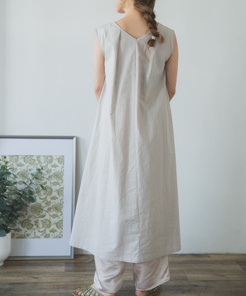 ITEMS URBANRESEARCH（アイテムズ アーバンリサーチ）の「綿麻テントラインワンピース（ワンピース・レディース・チャコールグレー/ベージュ/ブラウン・FREE）」の13枚目の写真