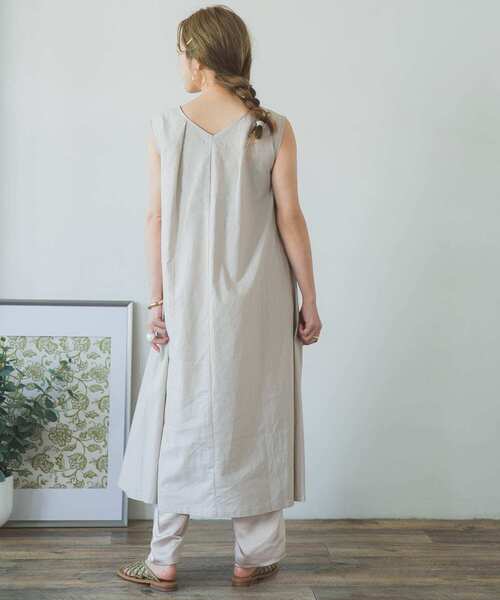 ITEMS URBANRESEARCH（アイテムズ アーバンリサーチ）の「綿麻テントラインワンピース（ワンピース・レディース・チャコールグレー/ベージュ/ブラウン・FREE）」の16枚目の写真