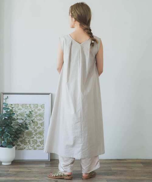 ITEMS URBANRESEARCH（アイテムズ アーバンリサーチ）の「綿麻テントラインワンピース（ワンピース・レディース・チャコールグレー/ベージュ/ブラウン・FREE）」の17枚目の写真