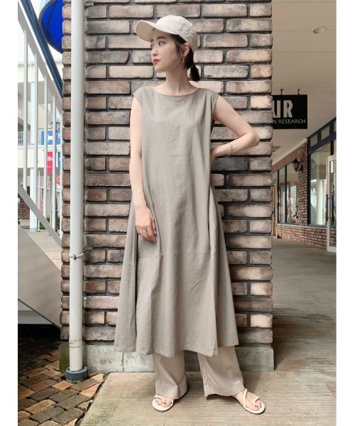 ITEMS URBANRESEARCH（アイテムズ アーバンリサーチ）の「綿麻テントラインワンピース（ワンピース・レディース・チャコールグレー/ベージュ/ブラウン・FREE）」の2枚目の写真