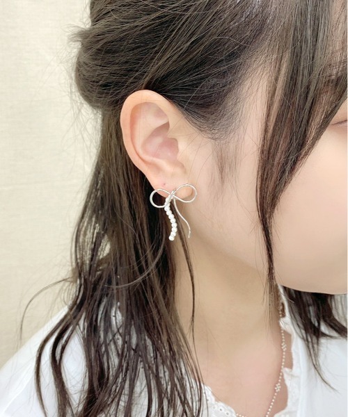 apres jour（アプレジュール）の「【apres jour×ARIAZ】パール付きリボンピアス（ピアス（両耳用）・レディース・シルバー/ゴールド・FREE）」の2枚目の写真