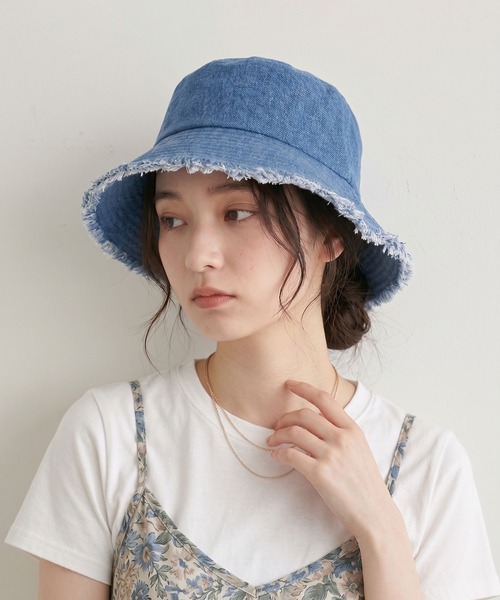 Sense of Grace(センスオブグレース)の「DENIM FRINGE BK HAT デニムフリンジバケットハット(ハット・レディース・アイボリー/ブラック/ライトベージュ/ブルー/ライトブラウン/ベージュ系/ブラウン系その他/ブルー系/ブラック系/アイボリー系/ライトブルー/グレー/ライトカーキ・FREE)」の16枚目の写真