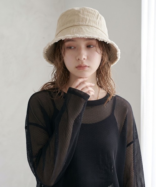 Sense of Grace(センスオブグレース)の「DENIM FRINGE BK HAT デニムフリンジバケットハット(ハット・レディース・アイボリー/ブラック/ライトベージュ/ブルー/ライトブラウン/ベージュ系/ブラウン系その他/ブルー系/ブラック系/アイボリー系/ライトブルー/グレー/ライトカーキ・FREE)」の22枚目の写真