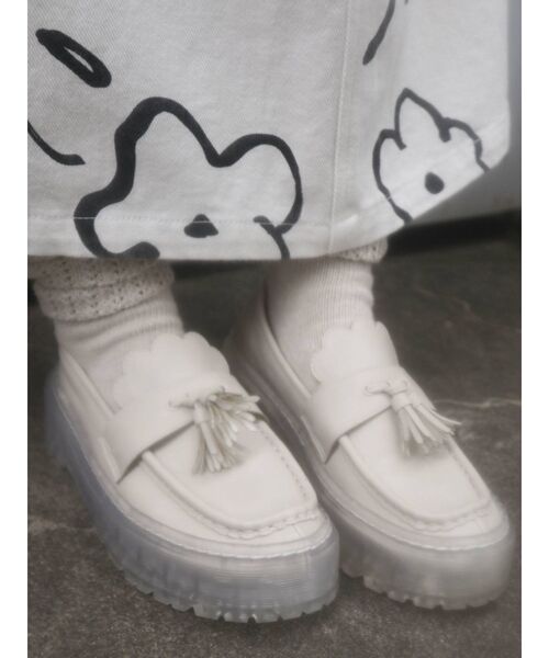 merry jenny（メリージェニー）の「スカラップラバーソールローファー（ローファー・レディース・ブラック/アイボリー・MEDIUM/LARGE）」の4枚目の写真