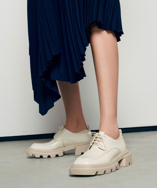 CHARLES & KEITH(チャールズ & キース)の「チャンキー ブローグ / Chunky Brogues(ドレスシューズ・レディース・ブラック/オフホワイト・22.5cm/23cm/23.5cm/24.5cm/25cm/25.5cm)」の3枚目の写真