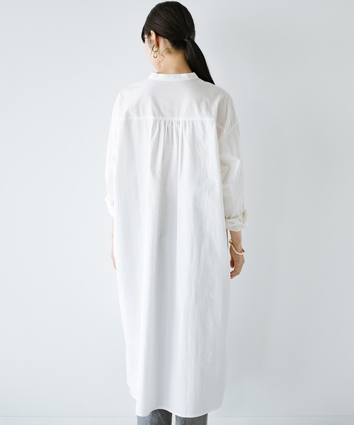 haco!（ハコ）の「季節の変わり目の羽織にもニットやスウェットとの重ね着にも長い季節使えて便利なバンドカラーシャツワンピース（シャツワンピース・レディース・ホワイト/チェック・SMALL/MEDIUM/LARGE/X-LARGE）」の15枚目の写真