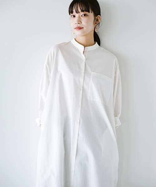 haco!（ハコ）の「季節の変わり目の羽織にもニットやスウェットとの重ね着にも長い季節使えて便利なバンドカラーシャツワンピース（シャツワンピース・レディース・ホワイト/チェック・SMALL/MEDIUM/LARGE/X-LARGE）」の3枚目の写真