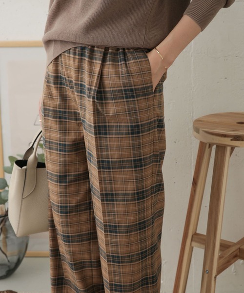 URBAN RESEARCH DOORS（アーバンリサーチドアーズ）の「チェックウエストタックイージーパンツ（その他パンツ・レディース・ブラウン系その他/ベージュ系その他・ONE）」の2枚目の写真