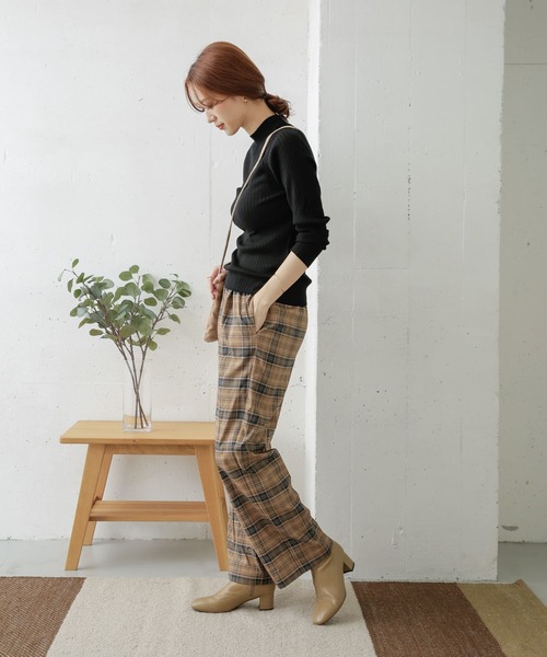 URBAN RESEARCH DOORS（アーバンリサーチドアーズ）の「チェックウエストタックイージーパンツ（その他パンツ・レディース・ブラウン系その他/ベージュ系その他・ONE）」の3枚目の写真