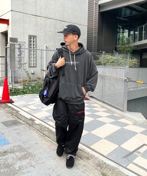 WHO'S WHO gallery（フーズフーギャラリー）の「【BLESS YOU/ブレスユー】ピグメント刺繍パーカー（パーカー・メンズ・アッシュグレー/ブラック/ネイビー/グリーン・FREE）」の9枚目の写真