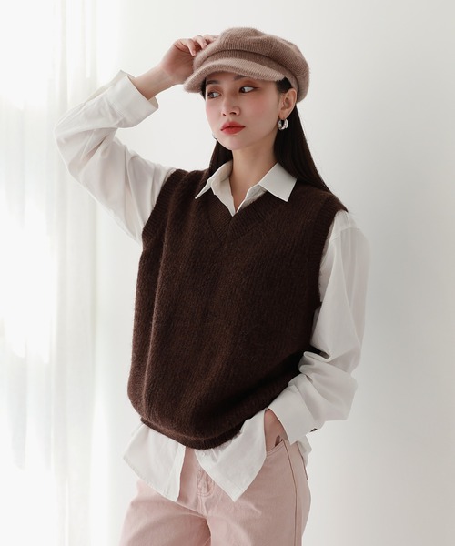 by muni:r（バイ ムニール）の「ベーシック オーバーフィット Vネック リブベスト（ベスト・レディース・ベージュ/ブラウン/グレー/ブルー・FREE）」の3枚目の写真