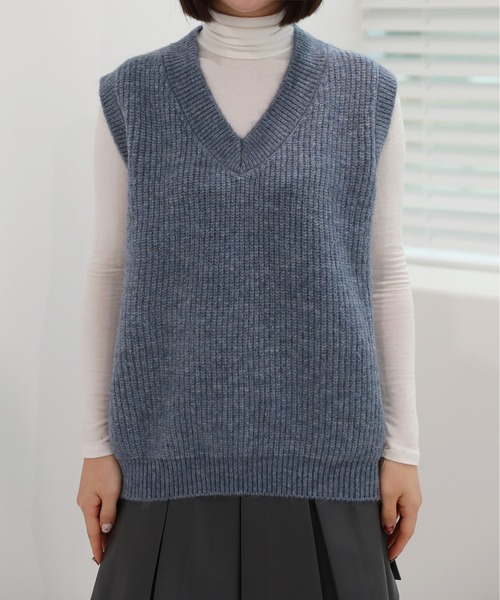 by muni:r（バイ ムニール）の「ベーシック オーバーフィット Vネック リブベスト（ベスト・レディース・ベージュ/ブラウン/グレー/ブルー・FREE）」の16枚目の写真