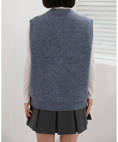 by muni:r（バイ ムニール）の「ベーシック オーバーフィット Vネック リブベスト（ベスト・レディース・ベージュ/ブラウン/グレー/ブルー・FREE）」の21枚目の写真