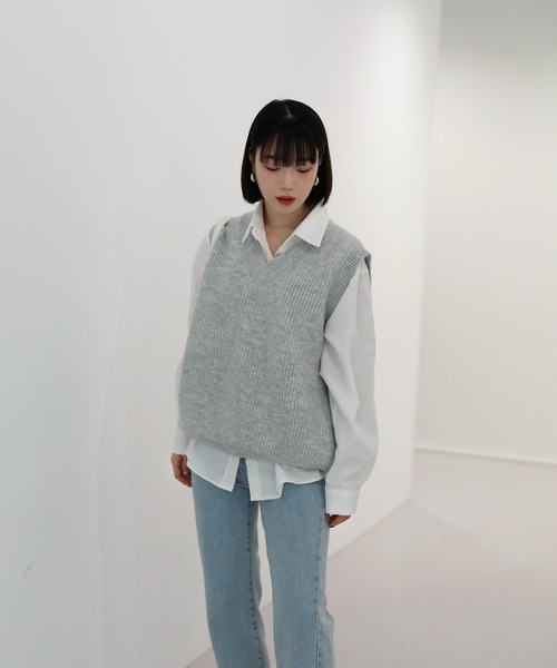 by muni:r（バイ ムニール）の「ベーシック オーバーフィット Vネック リブベスト（ベスト・レディース・ベージュ/ブラウン/グレー/ブルー・FREE）」の18枚目の写真