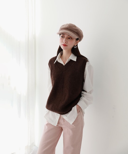 by muni:r（バイ ムニール）の「ベーシック オーバーフィット Vネック リブベスト（ベスト・レディース・ベージュ/ブラウン/グレー/ブルー・FREE）」の6枚目の写真